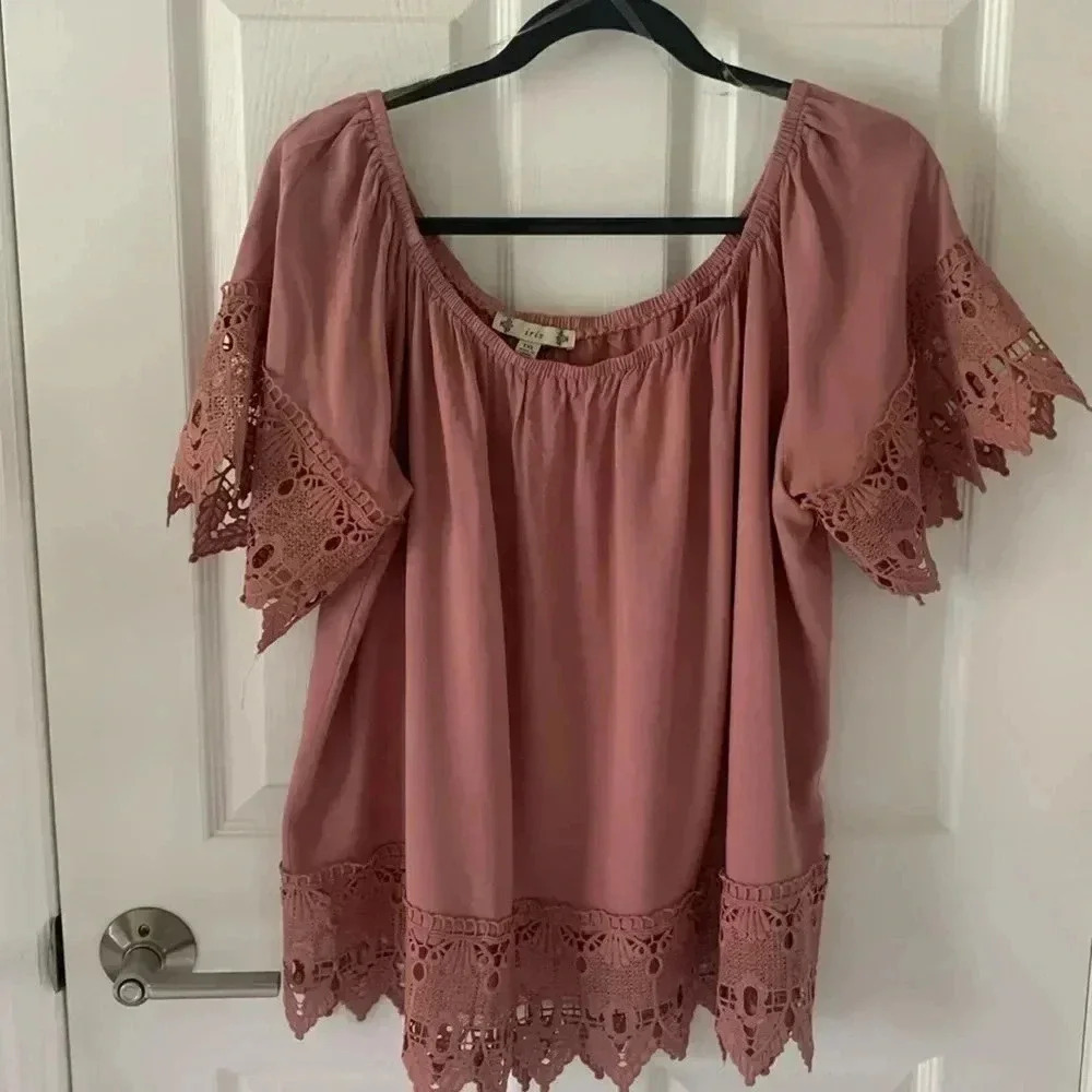 Iris pink blouse with eyelet lace sleeves and trim detail size 1X